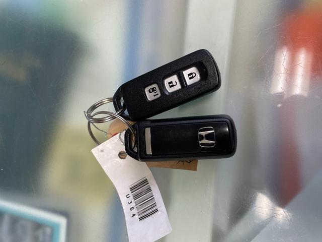 N-BOXカスタム G・Lパッケージ 禁煙車 スマートキー(スペアキー付き) 助手席側後部オートスライドドア 格納式リモコンウィンカーミラー 辞すチャージャーヘッドライト フォグランプ 純正アルミホイール(165/55R14)ETC(60枚目)