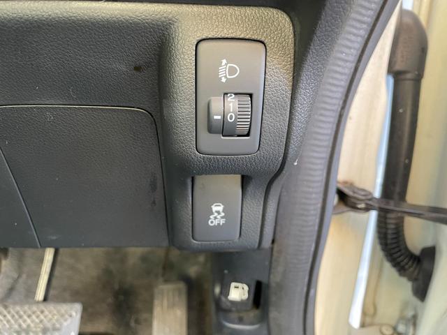 Ｎ－ＢＯＸ Ｇ　ＳＳパッケージ　禁煙車　スマートキー　プッシュスターター　デジタルＴＶナビ　バックカメラ　助手席後部オートスライドドア　ディスチャージャーヘッドライト　ＥＴＣ（32枚目）