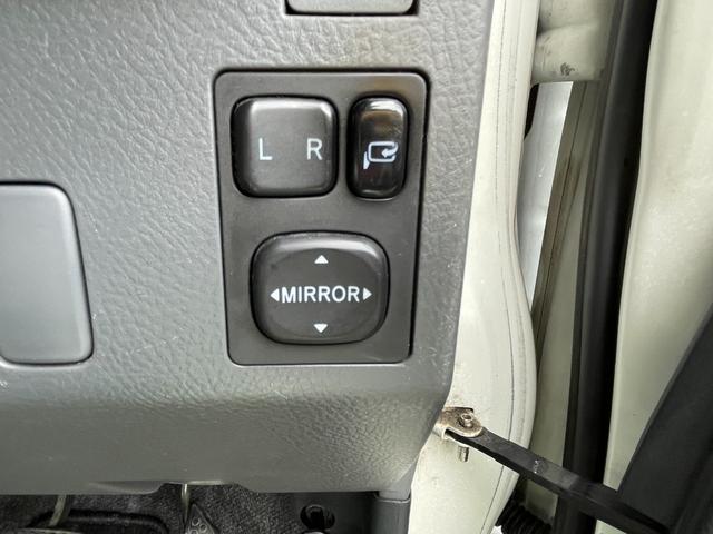 タント カスタムＶＳターボ　禁煙車　インタークーラーターボ　スマートキー　取扱説明書　ＭＯＭＯステェアリング　純正アルミホイール（１６５／５５Ｒ１５）ＨＩＤヘッドライト　電動リモコン格納ウィンカーミラー　センターヘッド格納ケース（23枚目）