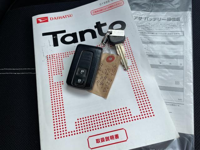 タント カスタムＶＳターボ　禁煙車　インタークーラーターボ　スマートキー　取扱説明書　ＭＯＭＯステェアリング　純正アルミホイール（１６５／５５Ｒ１５）ＨＩＤヘッドライト　電動リモコン格納ウィンカーミラー　センターヘッド格納ケース（25枚目）