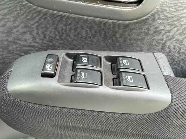 タント カスタムＶＳターボ　禁煙車　インタークーラーターボ　スマートキー　取扱説明書　ＭＯＭＯステェアリング　純正アルミホイール（１６５／５５Ｒ１５）ＨＩＤヘッドライト　電動リモコン格納ウィンカーミラー　センターヘッド格納ケース（29枚目）