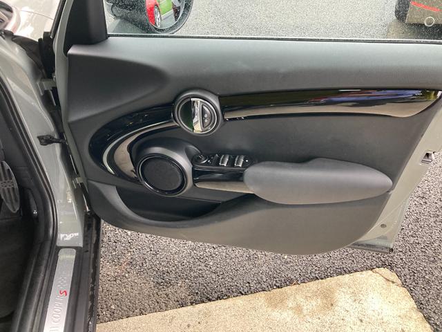 MINI クーパーS ユーザー買取車 純正ナビ プッシュスタート 前後ドライブレコーダー ETC アイドリングストップ 左後部修復歴あり(25枚目)