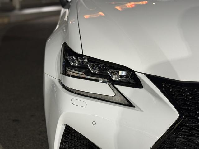 GS F ベースグレード ユーザー買取車 セミリアン革シート サンルーフ オレンジブレーキキャリパー(5枚目)