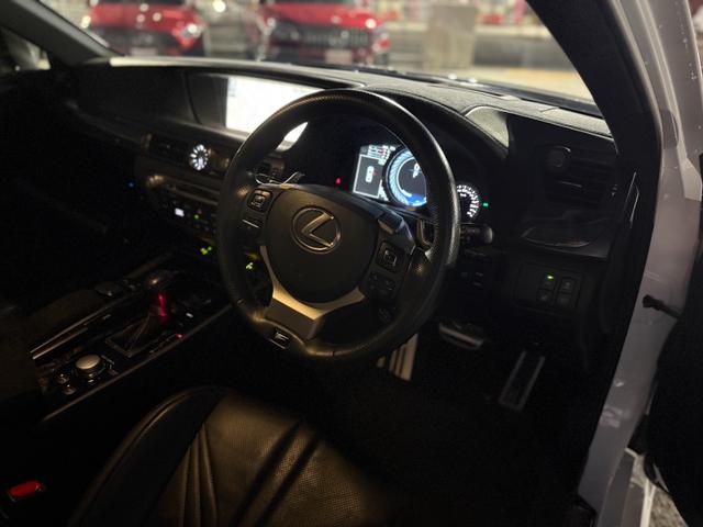 GS F ベースグレード ユーザー買取車 セミリアン革シート サンルーフ オレンジブレーキキャリパー(8枚目)