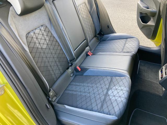 ゴルフヴァリアント ｅＴＳＩ　Ｒライン　プラチナムエディション　ディーラー保証　ＩＱヘッドライト　ヘッドアップディスプレイ　ＡＣＣ　純正アルミ（11枚目）