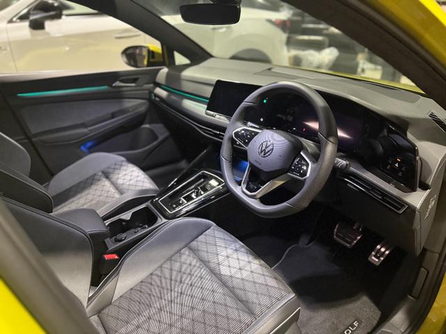 ゴルフヴァリアント ｅＴＳＩ　Ｒライン　プラチナムエディション　ディーラー保証　ＩＱヘッドライト　ヘッドアップディスプレイ　ＡＣＣ　純正アルミ（12枚目）