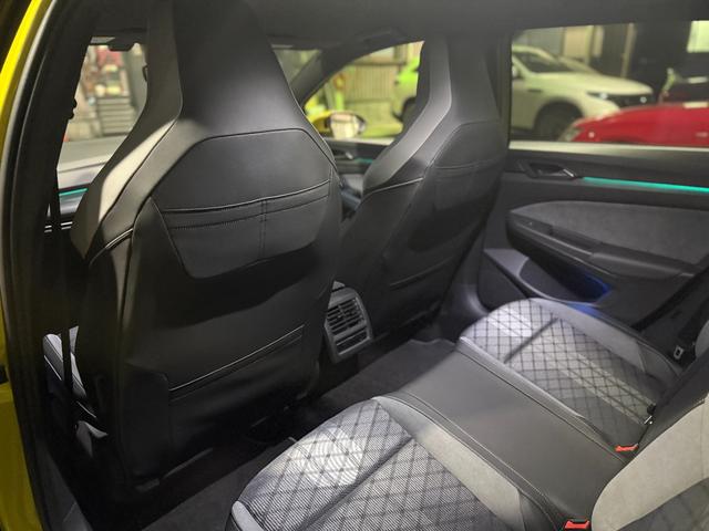 ゴルフヴァリアント ｅＴＳＩ　Ｒライン　プラチナムエディション　ディーラー保証　ＩＱヘッドライト　ヘッドアップディスプレイ　ＡＣＣ　純正アルミ（17枚目）