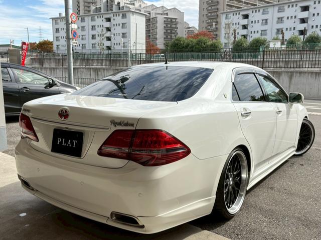 クラウン ロイヤルサルーン　ナビパッケージ　・ユーザー買取車・純正ナビ・地デジＴＶ・バックカメラ・ＥＴＣ・社外アルミ・車高調・ＴＲＤエアロ（3枚目）