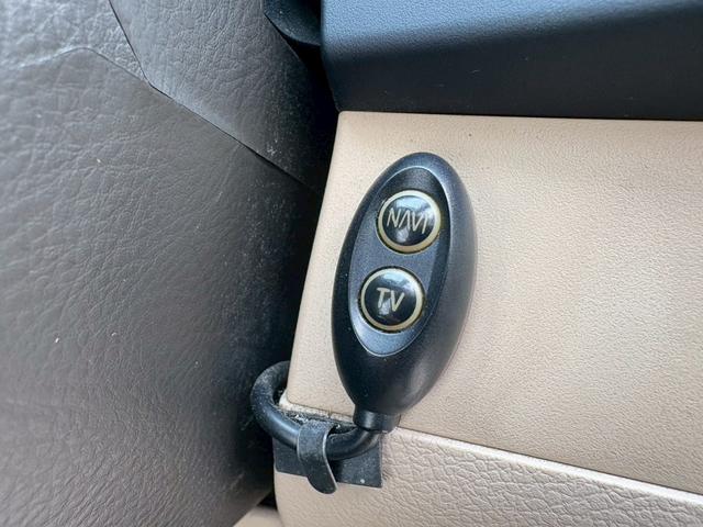 クラウン ロイヤルサルーン　ナビパッケージ　・ユーザー買取車・純正ナビ・地デジＴＶ・バックカメラ・ＥＴＣ・社外アルミ・車高調・ＴＲＤエアロ（17枚目）