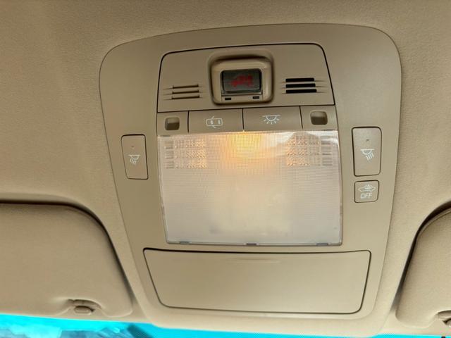 クラウン ロイヤルサルーン　ナビパッケージ　・ユーザー買取車・純正ナビ・地デジＴＶ・バックカメラ・ＥＴＣ・社外アルミ・車高調・ＴＲＤエアロ（19枚目）