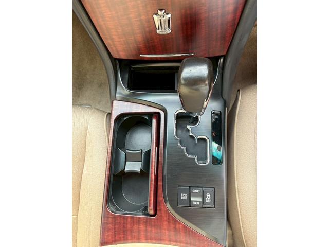 クラウン ロイヤルサルーン　ナビパッケージ　・ユーザー買取車・純正ナビ・地デジＴＶ・バックカメラ・ＥＴＣ・社外アルミ・車高調・ＴＲＤエアロ（24枚目）