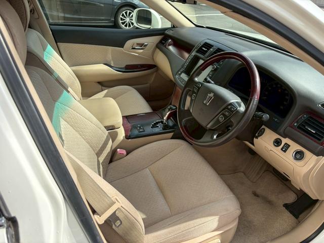 クラウン ロイヤルサルーン　ナビパッケージ　・ユーザー買取車・純正ナビ・地デジＴＶ・バックカメラ・ＥＴＣ・社外アルミ・車高調・ＴＲＤエアロ（28枚目）