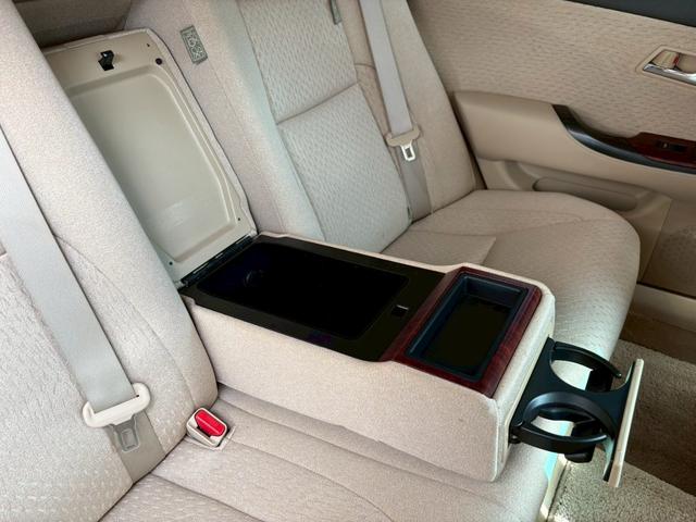 クラウン ロイヤルサルーン　ナビパッケージ　・ユーザー買取車・純正ナビ・地デジＴＶ・バックカメラ・ＥＴＣ・社外アルミ・車高調・ＴＲＤエアロ（32枚目）