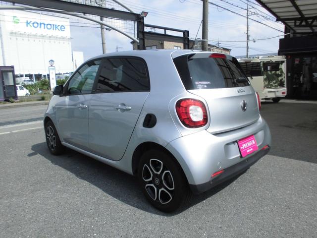 スマートフォーフォー プライム　禁煙車　衝突警告　オートクルーズ　パノラマガラスルーフ　バックセンサー　黒革シート　シートヒーター　純正ナビ　ＴＶ　Ｂカメラ　ＥＴＣ（8枚目）