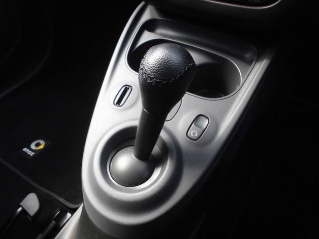 スマートフォーフォー プライム　禁煙車　衝突警告　オートクルーズ　パノラマガラスルーフ　バックセンサー　黒革シート　シートヒーター　純正ナビ　ＴＶ　Ｂカメラ　ＥＴＣ（13枚目）