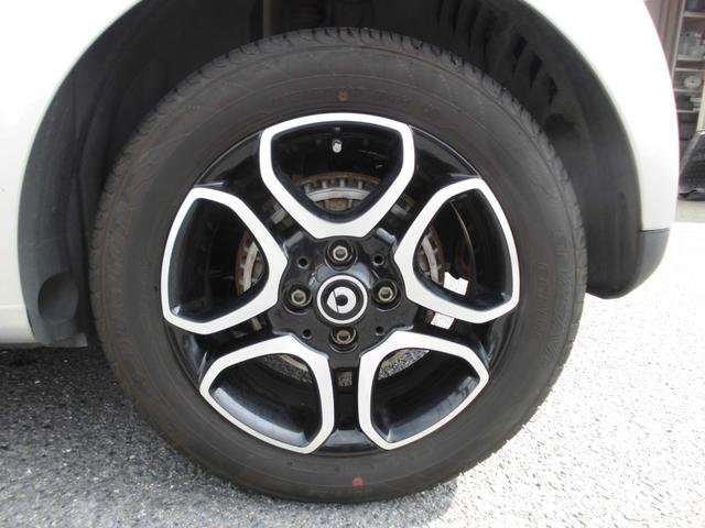 スマートフォーフォー プライム　禁煙車　衝突警告　オートクルーズ　パノラマガラスルーフ　バックセンサー　黒革シート　シートヒーター　純正ナビ　ＴＶ　Ｂカメラ　ＥＴＣ（18枚目）