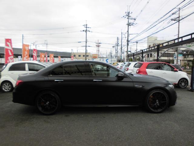 Eクラス E63 S 4マチック+ エディション1 限定車 パノラミックスライディングルーフ AMGカーボンセラミックブレーキ AMGナイトPKG AMGカーボンインテリアトリム HUD ブルメスターサウンド AMGパフォーマンスシート&ステアリング(4枚目)