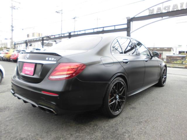 Eクラス E63 S 4マチック+ エディション1 限定車 パノラミックスライディングルーフ AMGカーボンセラミックブレーキ AMGナイトPKG AMGカーボンインテリアトリム HUD ブルメスターサウンド AMGパフォーマンスシート&ステアリング(8枚目)