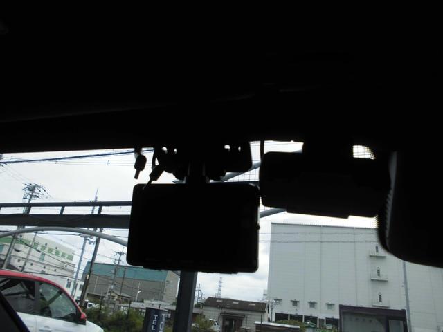 Eクラス E63 S 4マチック+ エディション1 限定車 パノラミックスライディングルーフ AMGカーボンセラミックブレーキ AMGナイトPKG AMGカーボンインテリアトリム HUD ブルメスターサウンド AMGパフォーマンスシート&ステアリング(65枚目)