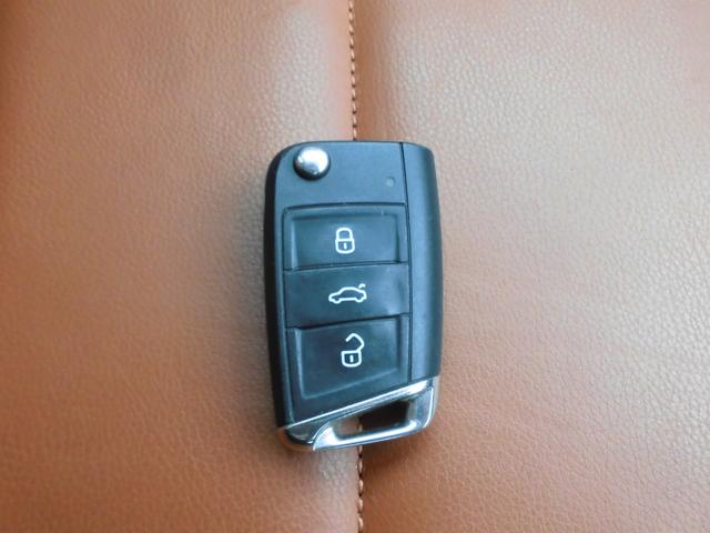 ティグアン TDI 4モーション ハイライン 禁煙車 レザーシートPKG ACC フロント・サイド・レーンアシスト LEDヘッドライト パワーテールゲート 革シート シートヒーター 純正ナビ DTV ETC 360カメラ ドラレコ(56枚目)