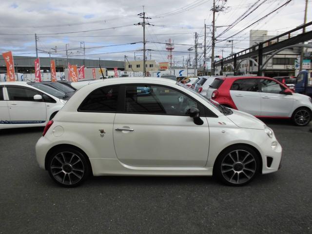 アバルト５９５ ツーリズモ　１オーナー　禁煙車　後期モデル　アイスホワイト　１６５ＰＳ　パドルシフト　ＴＦＴ液晶　純正１７ＡＷ　茶革　２ＤＩＮナビ　フルセグ　ＥＴＣ　アルミペダル（4枚目）