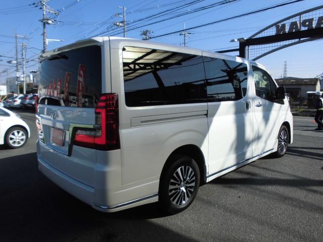 グランエース Ｇ　１オーナー禁煙車　セーフティセンス　ＡＣＣ　ＢＬＩＳ　両側パワスラ　ベージュレザー　エグゼクティブパワーシート　リラックスキャプテンシート　ディスプレイオーディオ　ナビＴＶ　１２型フリップダウン（8枚目）