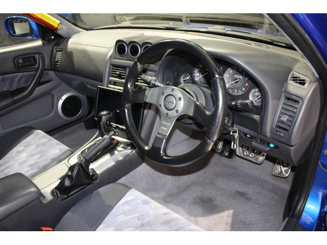 スカイライン ２５ＧＴ－Ｘ　フルエアロ　ＧＰスポーツ車高調　デュアルマフラー　３連メーター　モモステアリング　キセノンライト　クリアウィンカー　２ドア用リアスポイラー　ＲＡＹＳ１８ＡＷ（47枚目）