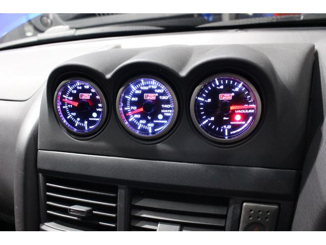 スカイライン ２５ＧＴ－Ｘ　フルエアロ　ＧＰスポーツ車高調　デュアルマフラー　３連メーター　モモステアリング　キセノンライト　クリアウィンカー　２ドア用リアスポイラー　ＲＡＹＳ１８ＡＷ（49枚目）