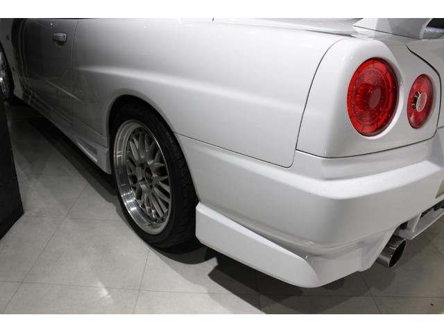 スカイライン ２５ＧＴターボ　フルエアロ　ＢＬＩＴＺ前置きインタークーラー　ＴＥＩＮ車高調　ＦＧＫマフラー　ＬＥＤテール　ＨＫＳブローオフバルブ　ＵＲＡＳバンパー　キセノンライト　プライバシーガラス　ＢＢＳ１８ＡＷ（18枚目）