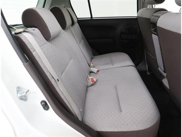 セカンドシート足元も広々