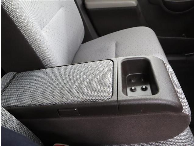 運転席センターに大型収納もございます。