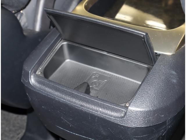 アルファード ２．５Ｓ　タイプゴールドＩＩＩ　サンルーフ　フルセグ　メモリーナビ　ＤＶＤ再生　ミュージックプレイヤー接続可　後席モニター　バックカメラ　衝突被害軽減システム　ＥＴＣ　ドラレコ　両側電動スライド　ＬＥＤヘッドランプ　乗車定員７人（12枚目）