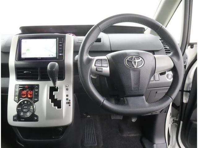 ヴォクシー ＺＳ　フルセグ　メモリーナビ　ＤＶＤ再生　ミュージックプレイヤー接続可　バックカメラ　ＥＴＣ　両側電動スライド　ＨＩＤヘッドライト　ウオークスルー　乗車定員７人　３列シート　ワンオーナー（8枚目）