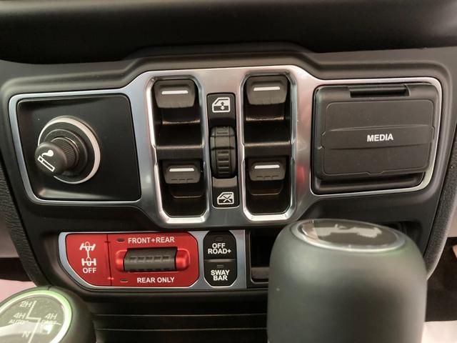 ルビコン V6 3.6L 登録済未使用車 新車保証継承 黒レザーシート 純正ナビ フルセグ ETC シートヒーター 純正17インチAW クリアランスソナー LEDヘッドライト アダプティブクルーズコントロール(47枚目)