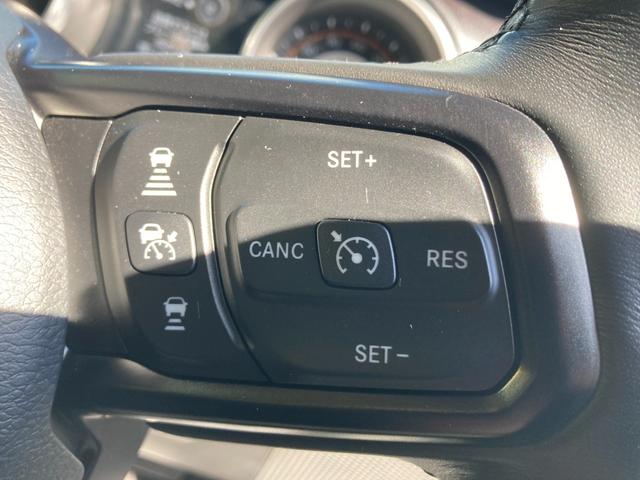 スポーツアルティテュード 200台限定車 2.0ターボ AppleCarPlay フロントサイドリアビューカメラ ワンオーナー グロスブラック純正AW ブラインドスポットモニター LEDヘッドライト デイライト フォグライト(35枚目)