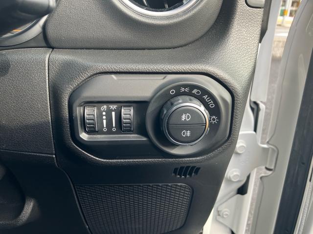 ジープ・ラングラーアンリミテッド サハラ 黒革シート 純正ナビフルセグTV Bluetooth フロントサイドバックカメラ アダプティブクルーズコントロール シートヒーター LEDヘッドライト 純正18インチAW ESC ETC2.0(21枚目)