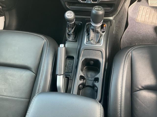 ジープ・ラングラーアンリミテッド サハラ 黒革シート 純正ナビフルセグTV Bluetooth フロントサイドバックカメラ アダプティブクルーズコントロール シートヒーター LEDヘッドライト 純正18インチAW ESC ETC2.0(25枚目)