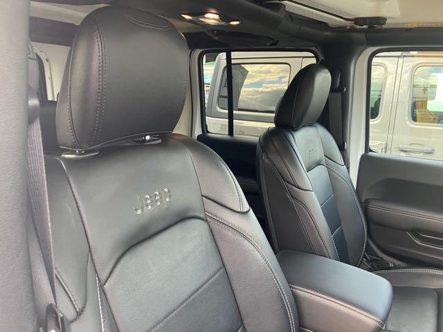 ジープ・ラングラーアンリミテッド サハラ 黒革シート 純正ナビフルセグTV Bluetooth フロントサイドバックカメラ アダプティブクルーズコントロール シートヒーター LEDヘッドライト 純正18インチAW ESC ETC2.0(27枚目)