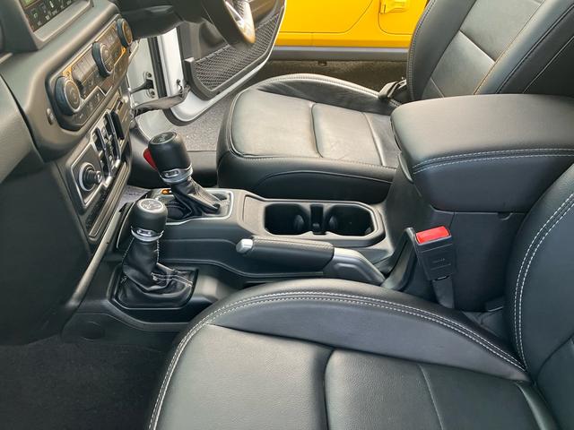 ジープ・ラングラーアンリミテッド サハラ 黒革シート 純正ナビフルセグTV Bluetooth フロントサイドバックカメラ アダプティブクルーズコントロール シートヒーター LEDヘッドライト 純正18インチAW ESC ETC2.0(31枚目)