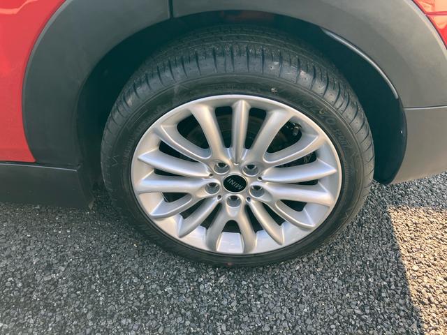 MINI クーパーS クラブマン クーパーS クラブマン ペッパーパッケージ HIDヘッドライト ブレーキアシスト 純正ナビ バックカメラ ETC 純正17インチAW ダイナミックスタビリティコントロール CBC ホワイトルーフ(16枚目)