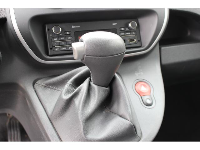 カングー 　グランカングー１．５ｄｃｉ　６速ＡＴ　ディーゼルターボ　７人乗り　左ハンドル（9枚目）