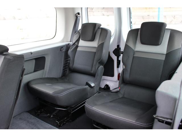 カングー 　グランカングー１．５ｄｃｉ　６速ＡＴ　ディーゼルターボ　７人乗り　左ハンドル（15枚目）