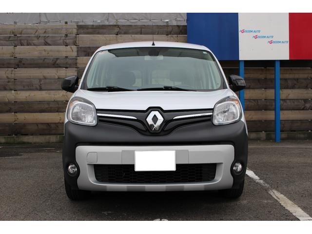 カングー 　グランカングー１．５ｄｃｉ　６速ＡＴ　ディーゼルターボ　７人乗り　左ハンドル（22枚目）