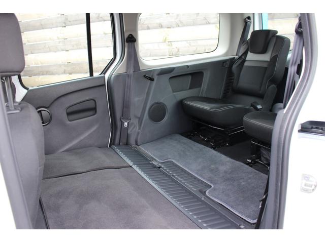 カングー 　グランカングー１．５ｄｃｉ　６速ＡＴ　ディーゼルターボ　７人乗り　左ハンドル（30枚目）