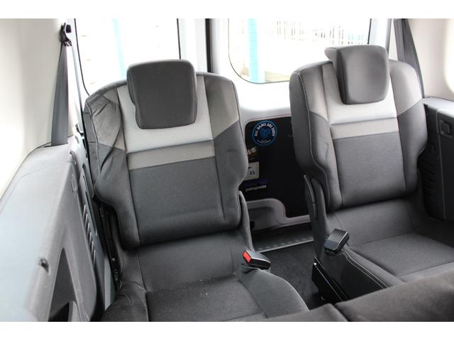 カングー 　グランカングー１．５ｄｃｉ　６速ＡＴ　ディーゼルターボ　７人乗り　左ハンドル（33枚目）