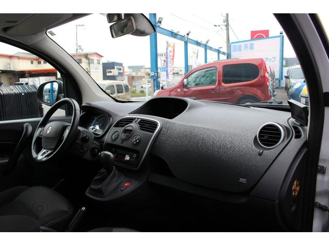 カングー 　グランカングー１．５ｄｃｉ　６速ＡＴ　ディーゼルターボ　７人乗り　左ハンドル（34枚目）