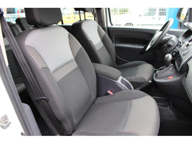 カングー 　グランカングー１．５ｄｃｉ　６速ＡＴ　ディーゼルターボ　７人乗り　左ハンドル（35枚目）