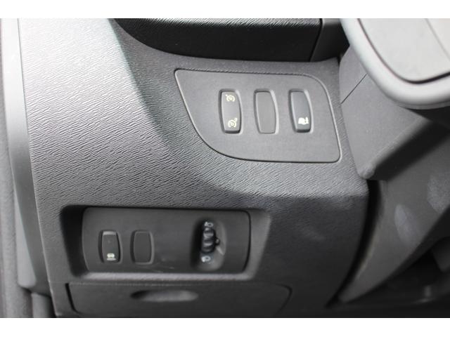 カングー 　グランカングー１．５ｄｃｉ　６速ＡＴ　ディーゼルターボ　７人乗り　左ハンドル（38枚目）