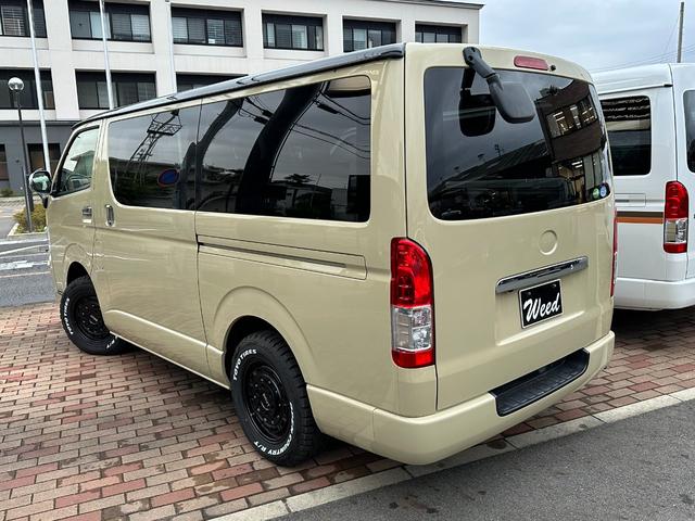 ハイエースバン ロングスーパーＧＬ　Ｔｙｐｅ　ｓａｎｄ　ｂｅｉｇｅ　リノシェルキット　ＢＲＵＴ１６ＡＷ　　ＴＯＹＯタイヤ　オープンカントリーＲ／Ｔ　ジーンズ柄シートカバー　センターコンソール　セカンドキャビネット　カーゴパネル　ナビ（11枚目）