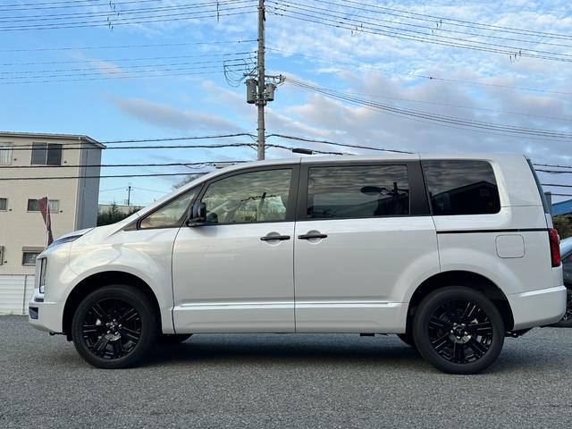 デリカＤ：５ ブラックエディション　レザーシート・前席シートヒーター・ステアリングヒーター・運転席パワーシート・両側パワースライドドア・パワーバックドア・Ｅ－Ａｓｓｉｓｔ・ＢＳＷ／ＬＣＡ［ＲＣＴＡ］・電動ステップレス・フロアマット（8枚目）